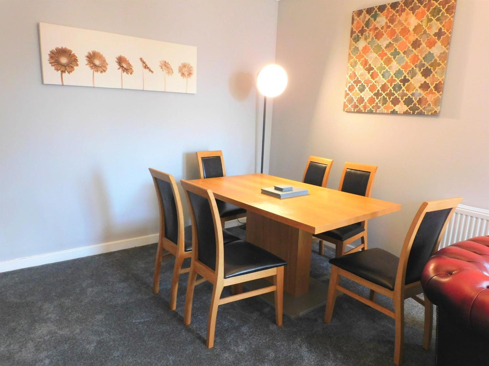 City Centre 2 Bedroom Apt, Close To M8 & Tourist Attractions กลาสโกว์ ภายนอก รูปภาพ